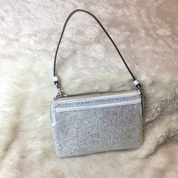 🔴SOLD🛑Coach Wristlet in Signature wallet - Picture 4 of 7